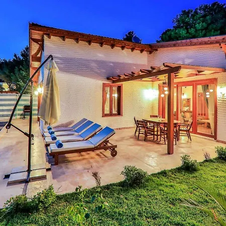 İslamlar 2 Bedroom Secluded With Private Pool Hot Tub *