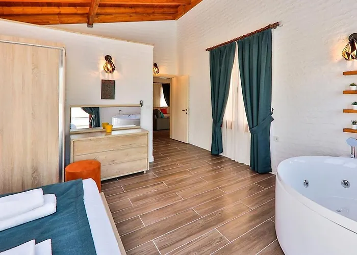 빌라 İslamlar 2 Bedroom Secluded With Private Pool Hot Tub