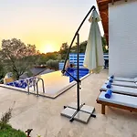 İslamlar 2 Bedroom Secluded With Private Pool Hot Tub * קלקן