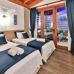 וילה İslamlar 2 Bedroom Secluded With Private Pool Hot Tub קלקן