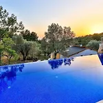 İslamlar 2 Bedroom Secluded With Private Pool Hot Tub *