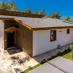 İslamlar 2 Bedroom Secluded With Private Pool Hot Tub וילה *