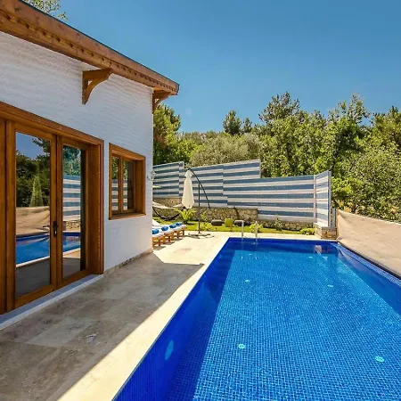 İslamlar 2 Bedroom Secluded With Private Pool Hot Tub וילה