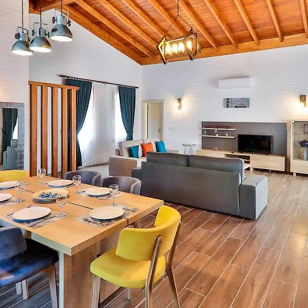וילה İslamlar 2 Bedroom Secluded With Private Pool Hot Tub קלקן