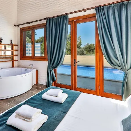İslamlar 2 Bedroom Secluded With Private Pool Hot Tub וילה קלקן